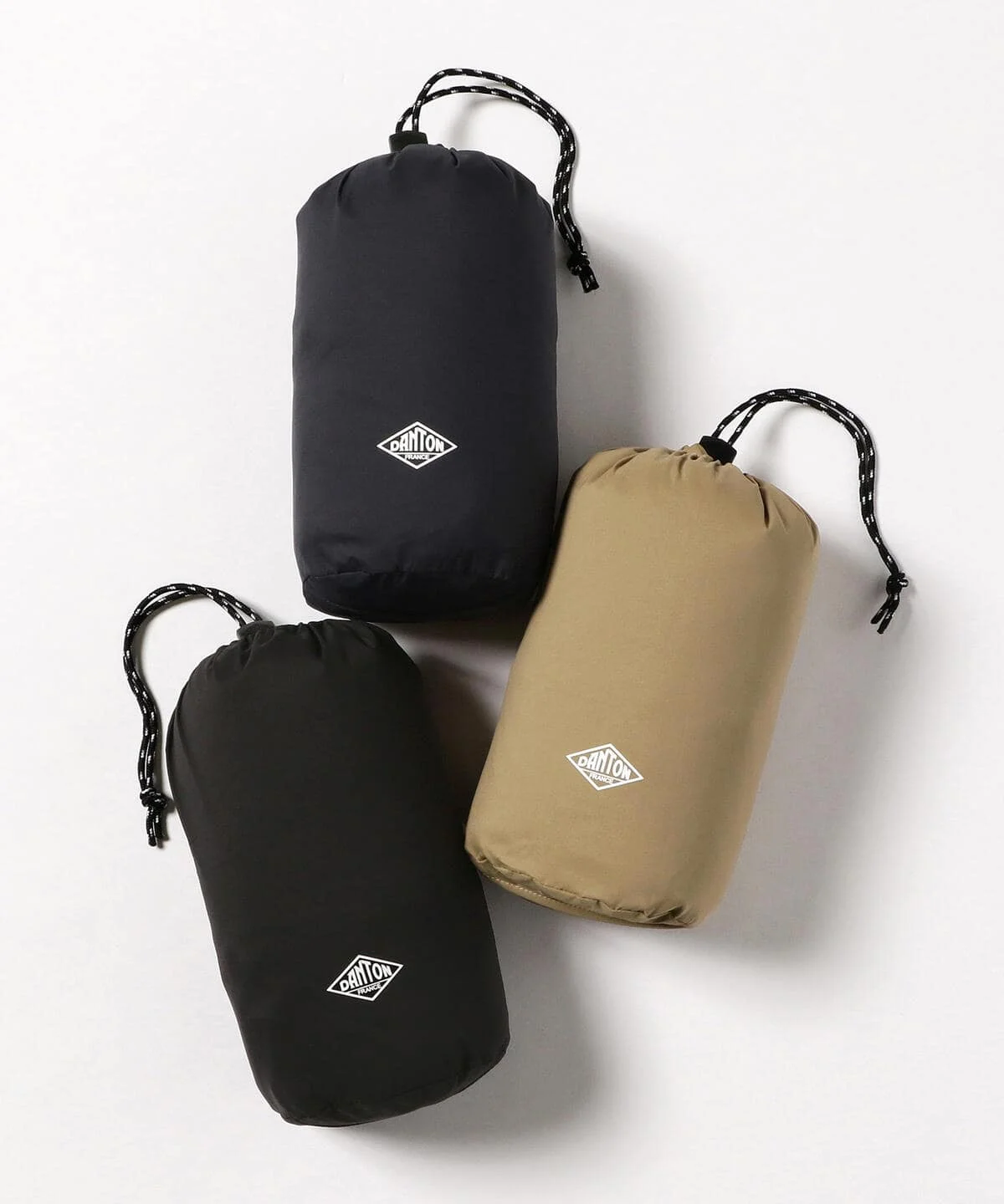 Trendy Men's Ultra-light Waterproof Nylon Cotton Jaet Youth Faion Stand Fit ort Length Single Button Closure  C...