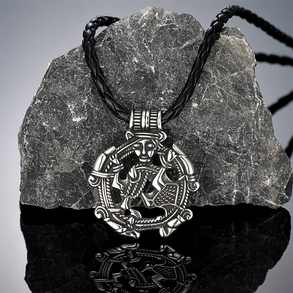 thumbnail image 1 of Collares de Loki de mitología nórdica para hombre, colgante de acero inoxidable hueco con runas vikingas, amuleto de la trinidad, joyería escandinava vintage, regalos, 1 of 4