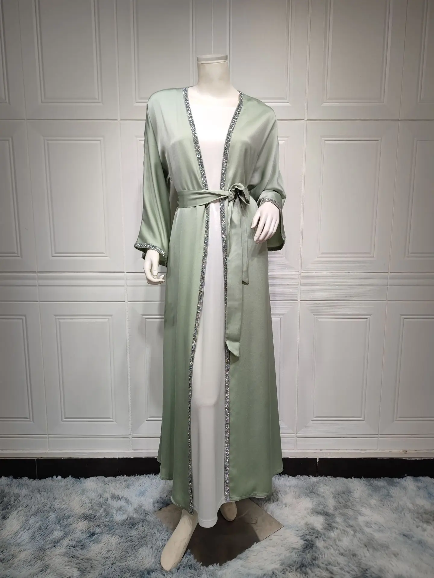 Saudi Arabia Hot Diamond Islamic Long Dress Modern Fashion Satin Soft And Beautiful Waist Wrapped Robe White Laydown Abaya