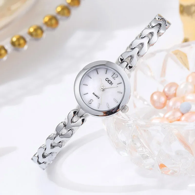 Рисунок 2 - Часы для женщин, простые, новые,