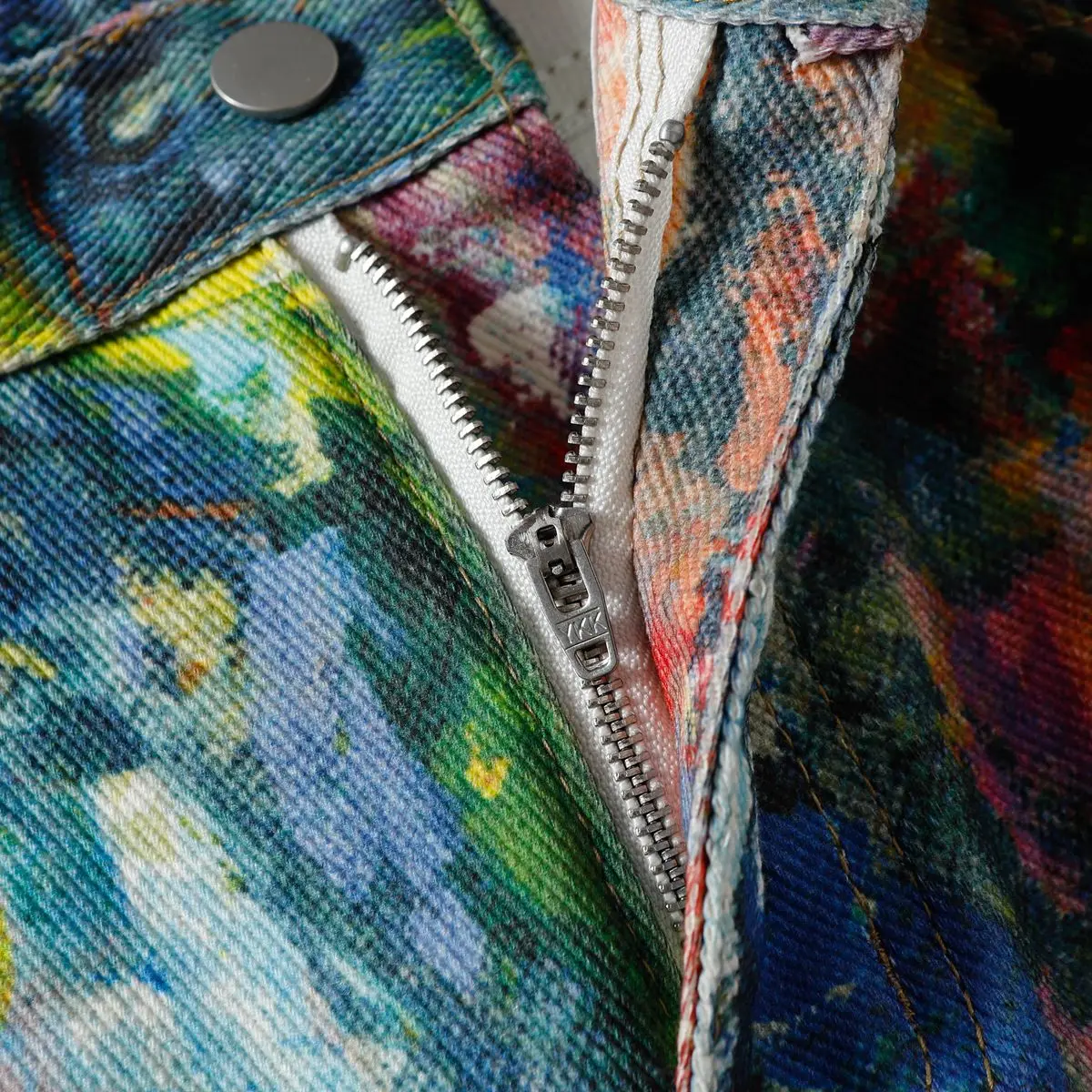 Street Style Graffiti Baggy Jeans - lifestyle shot