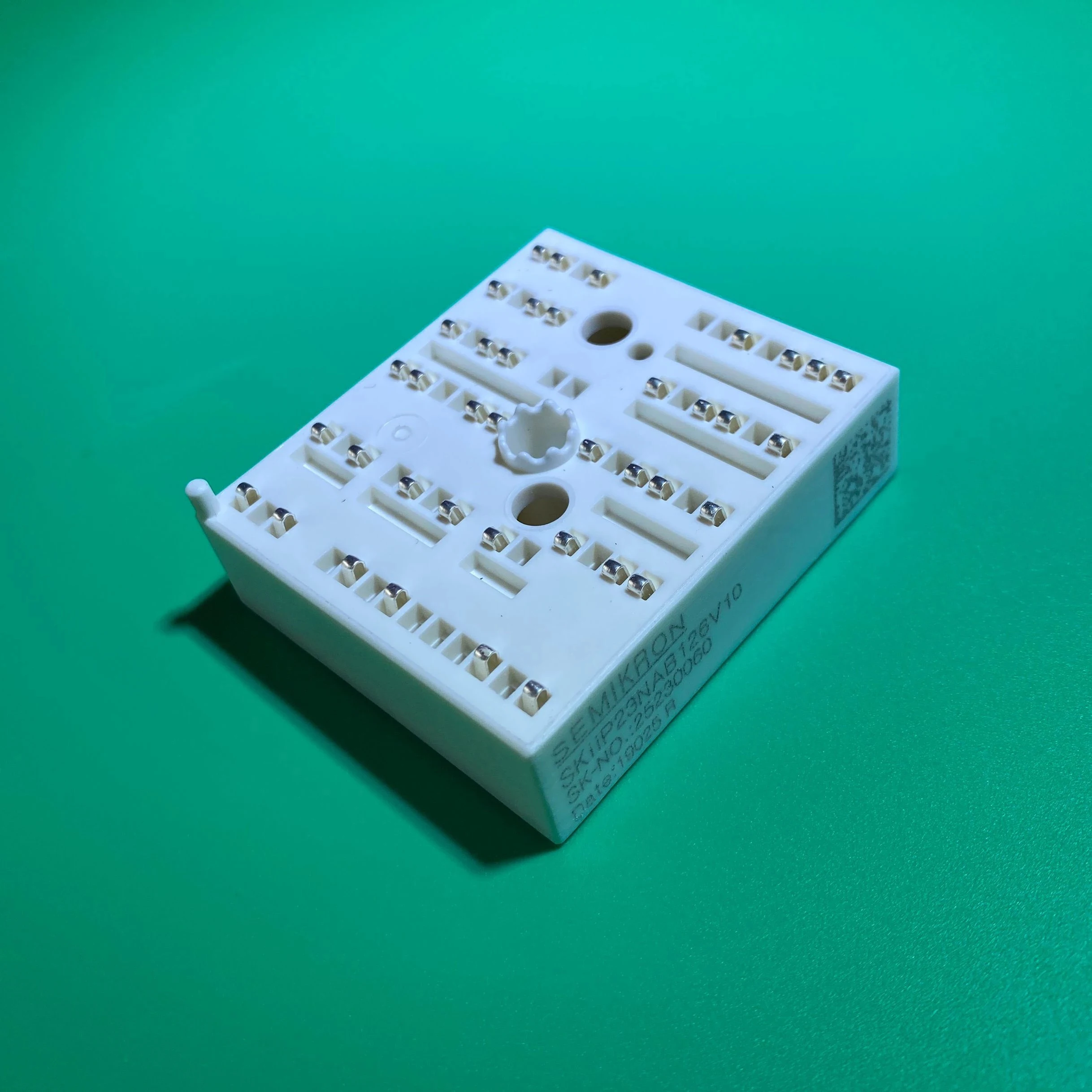

SKIIP23NAB126V10 модуль 3-фазный мостовой выпрямитель + Измельчитель тормозов 3-фазный инвертор IGBT SKIIP 23NAB126V10 SKIIP23NAB126VI0