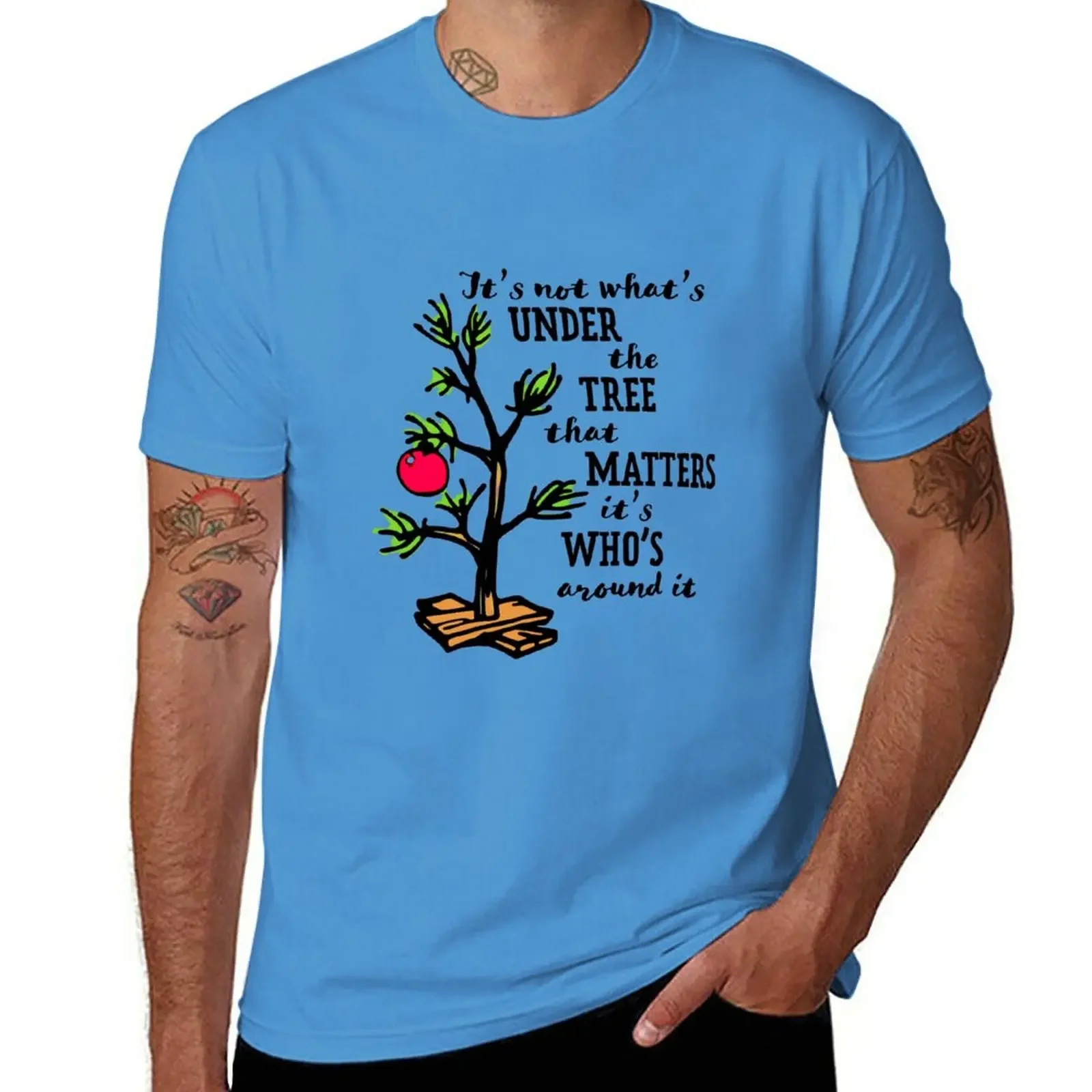 thumbnail image 1 of No es lo que hay debajo del árbol Camiseta navideña Charlie x mas Brown, Charlie x mas Brown No es lo que hay debajo del árbol Camiseta navideña Charlie x mas Brown, 1 of 5