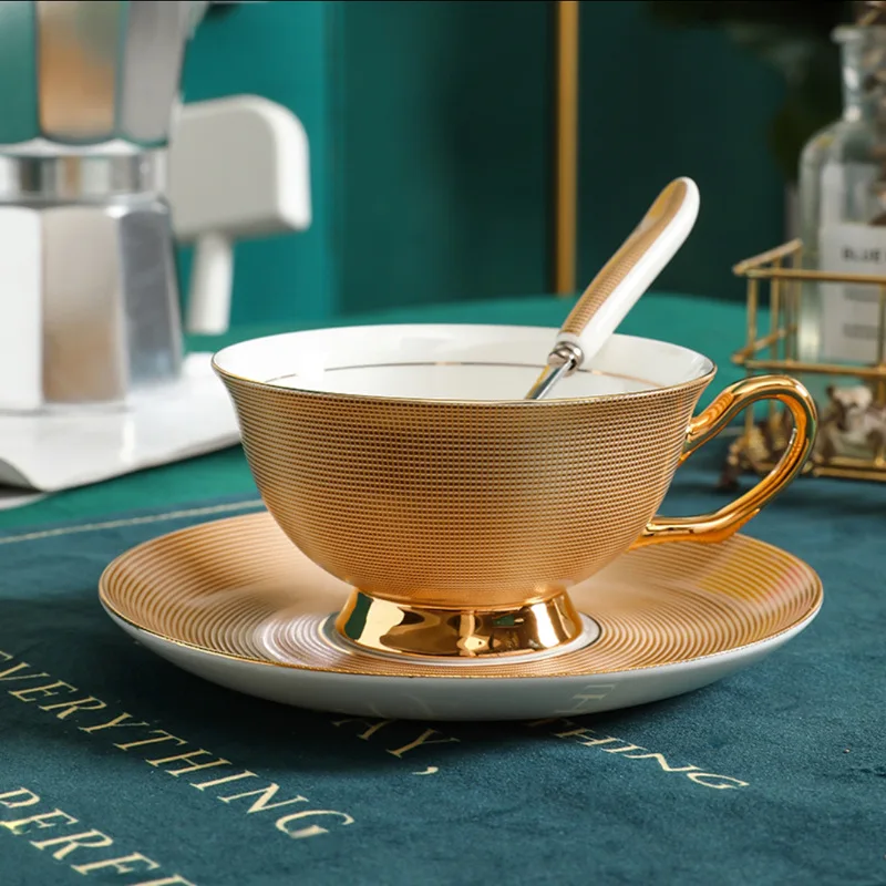 

European Bone China Coffee Cup And Saucer Small Luxury Afternoon Tea Tea Set Creative Flower Tea Cup Exquisite Coffee Cup Set