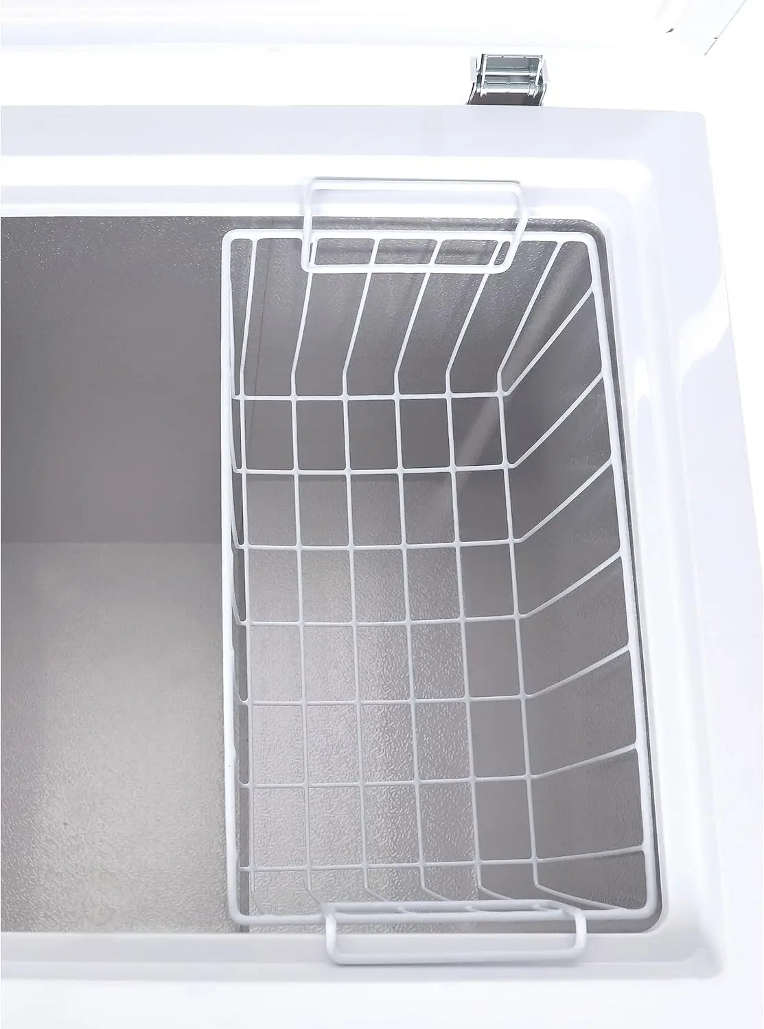 WB0700CFMW Chest Freezer with Adjustable Temperature Control Free-Standing with Single Flip-Up Lid Manual Defrost with Drain 5