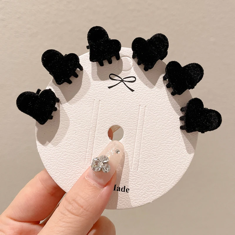 6 velvet black hearts