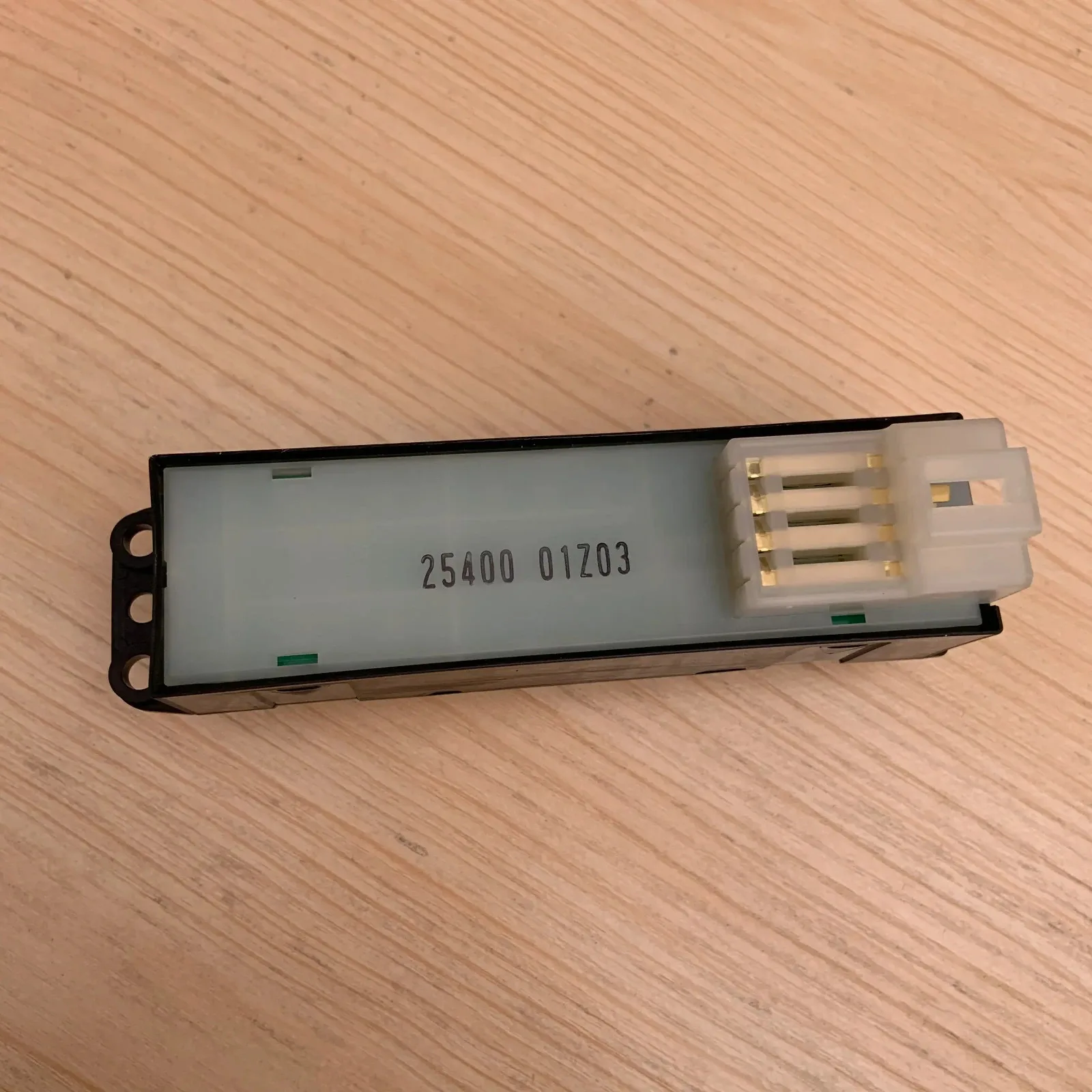 닛산 디젤 UD CD4 쿼온 GE13 트럭 도어 유리 리프터 스위치 25400-01Z03