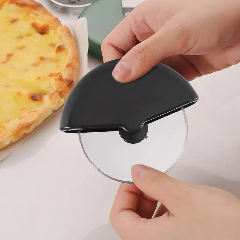 Ergonomic Pizza Cutter with Protective Cover