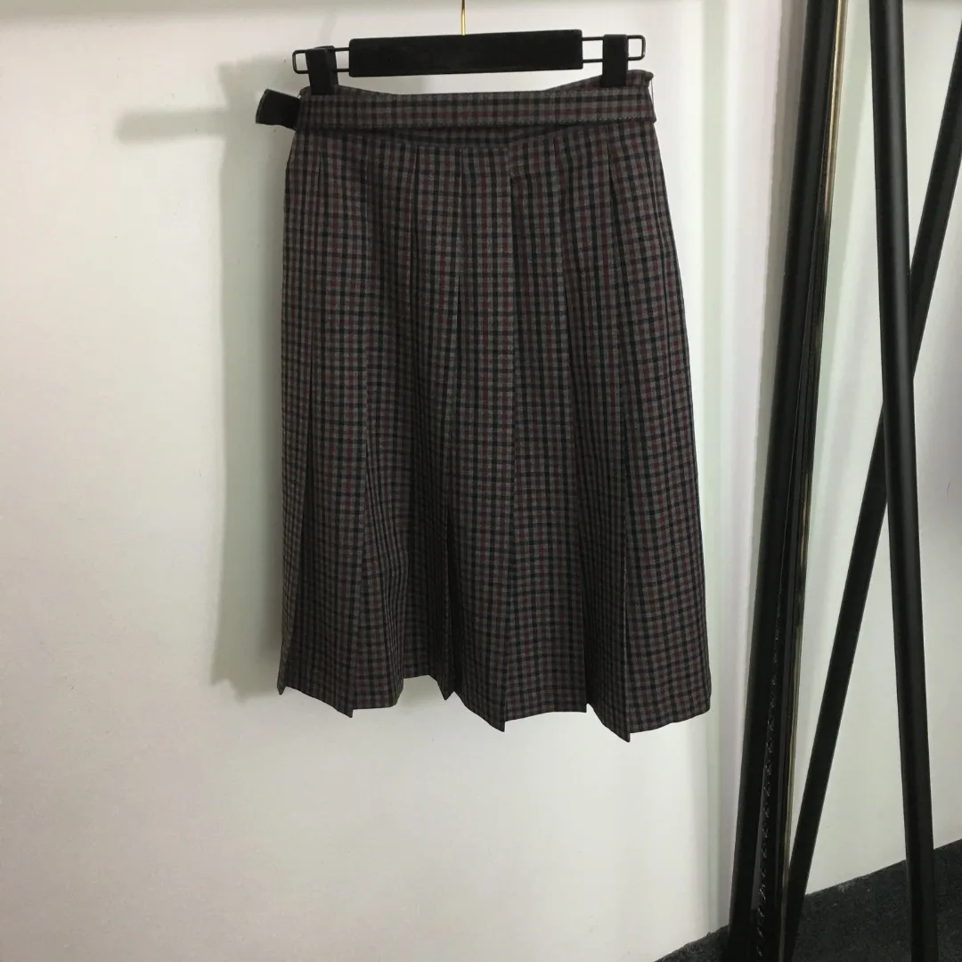 Рисунок 2 - Женский винтажный костюм в клетку