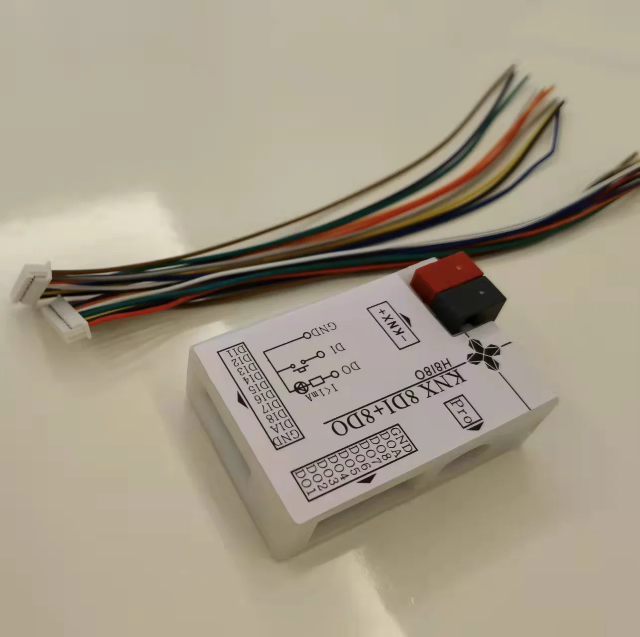 Входной/выходной модуль KNX 8DI
