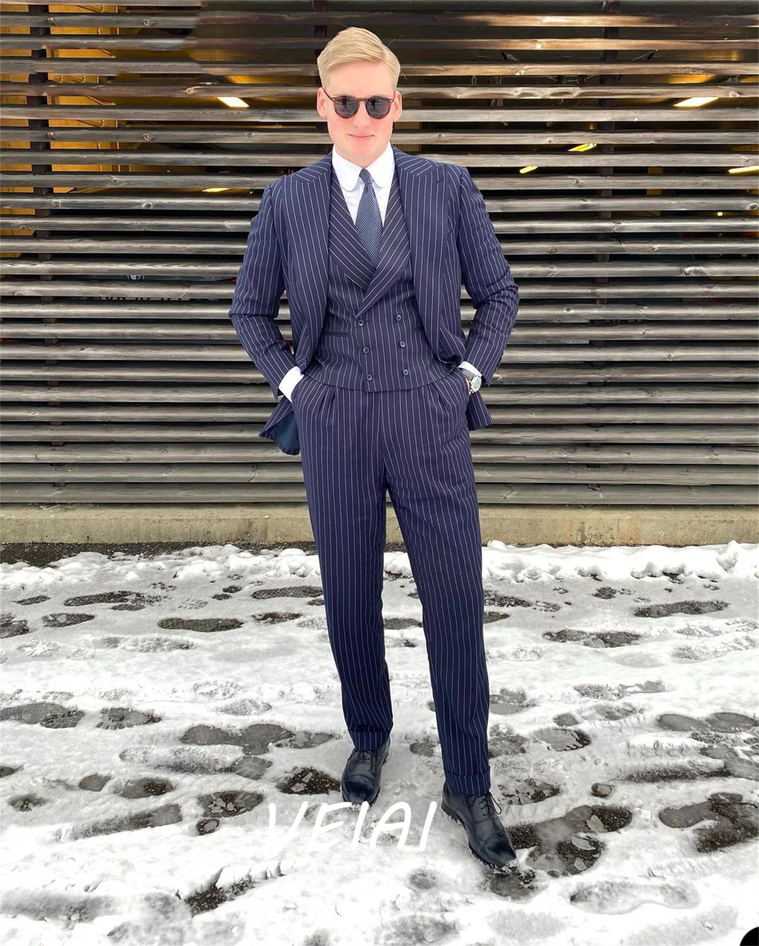 

Navy Pinstripe Men Suits Peaked Lapel Blazer Jacket Men Tuxedos Groom Wedding Suit Costume Mariage 3 Piece Coat Vest Pant