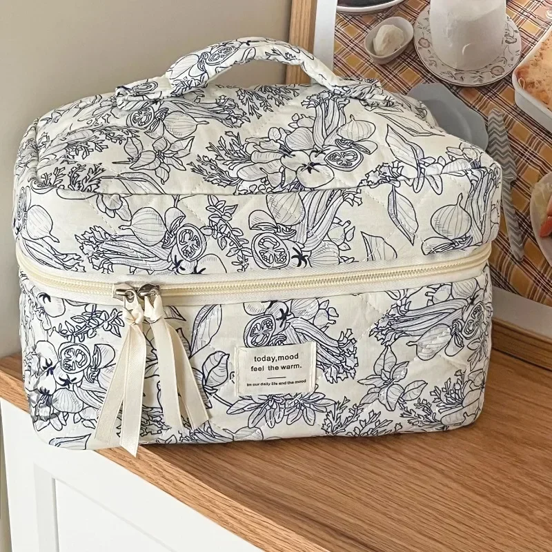 2024 Vintage Flower Quilting Women Makeup Bag Portable Zipper Cosmetic Travel Organizer Female Handbag Toiletry Pouch for Girls 5