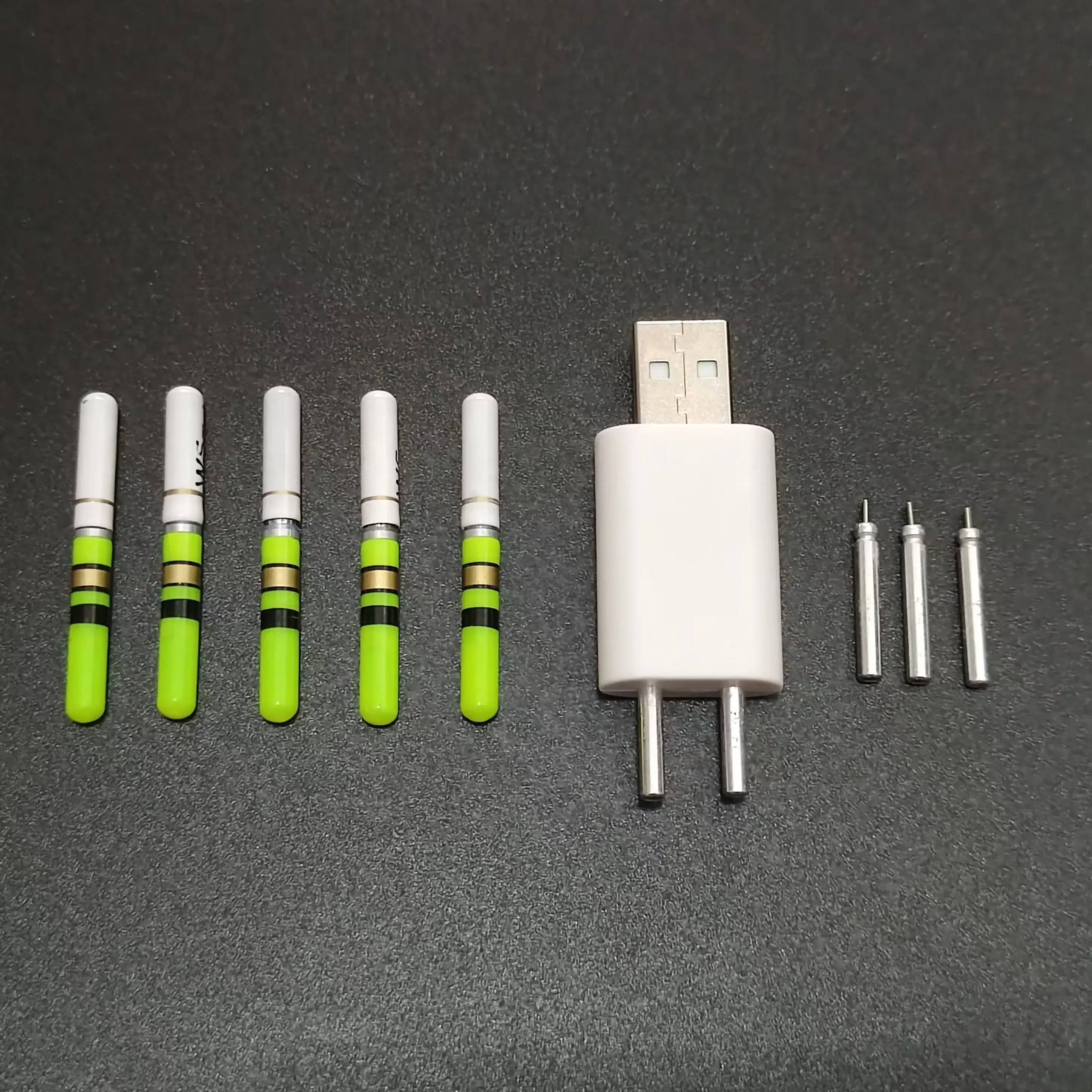 5 bâtons lumineux LED étanches avec chargeur et piles rechargeables pour la pêche de nuit
