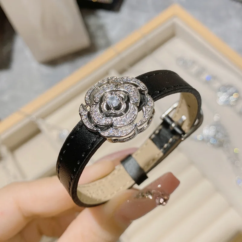 

Women Sparkling Rose Blossoms with Gold Plated Zirconia Full of Diamond Bracelet