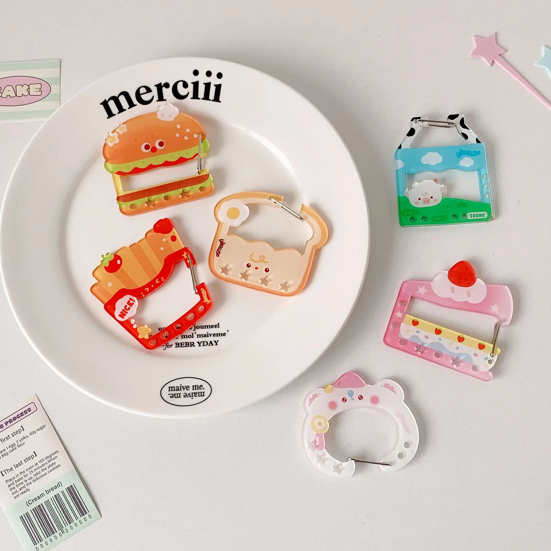 QGキャラクターキーホルダー MEME付き Cartoon Hamburger Fries Acrylic Key Decoration Sweet Girl