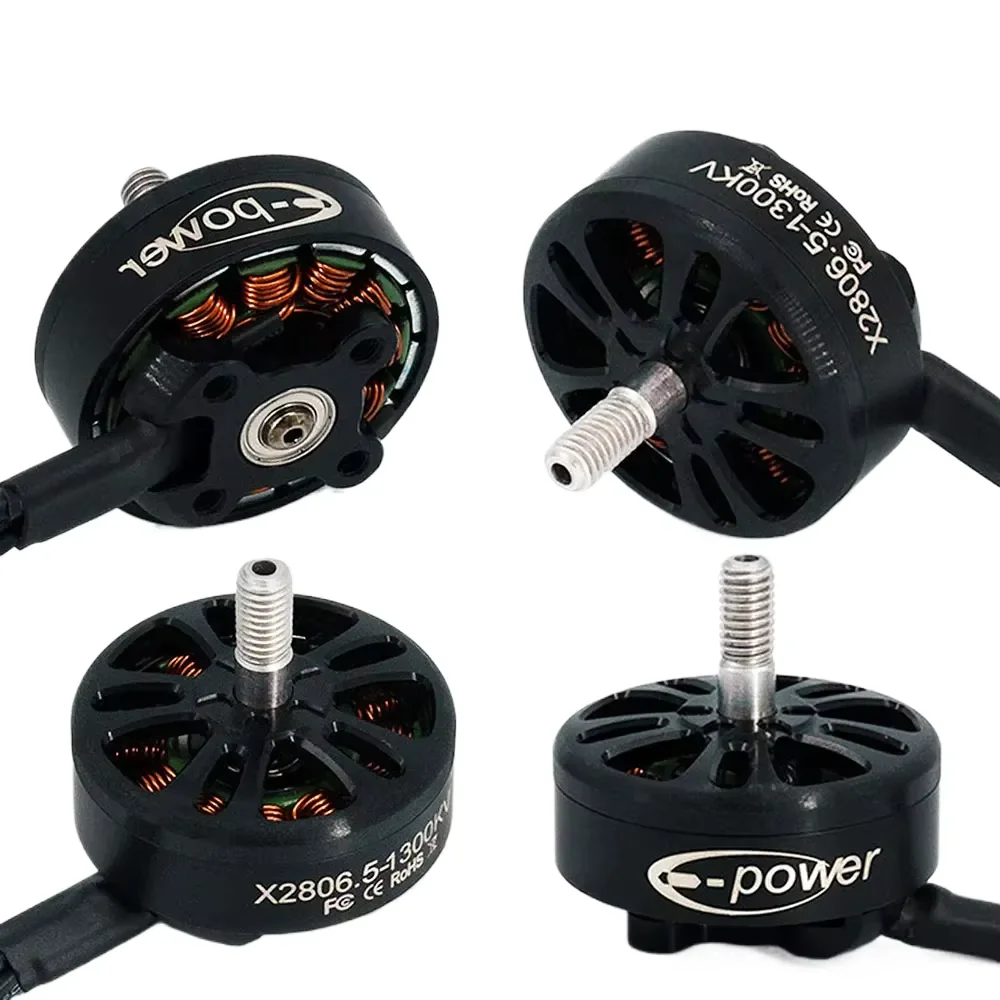 Quatre moteurs Brushless X2806.5 pour Drone FPV alignés, prêts à être montés.