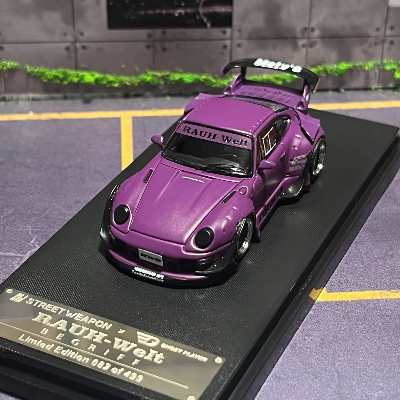 MCE 1/64 RWB 993 RAW