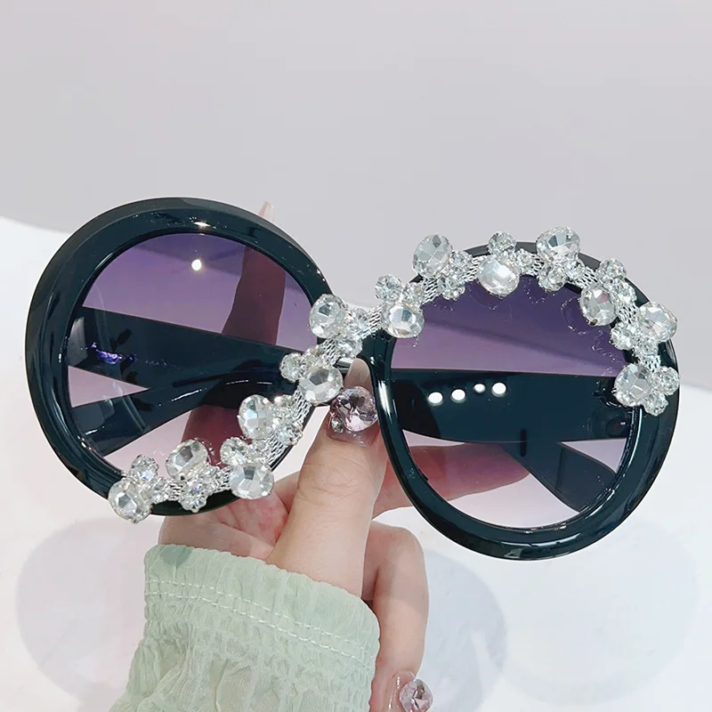 

Oversized Round Sunglasses with Rhinestones Fashion Vintage Candy Color Gradient Shades Women Trendy Brand Design Eyewear