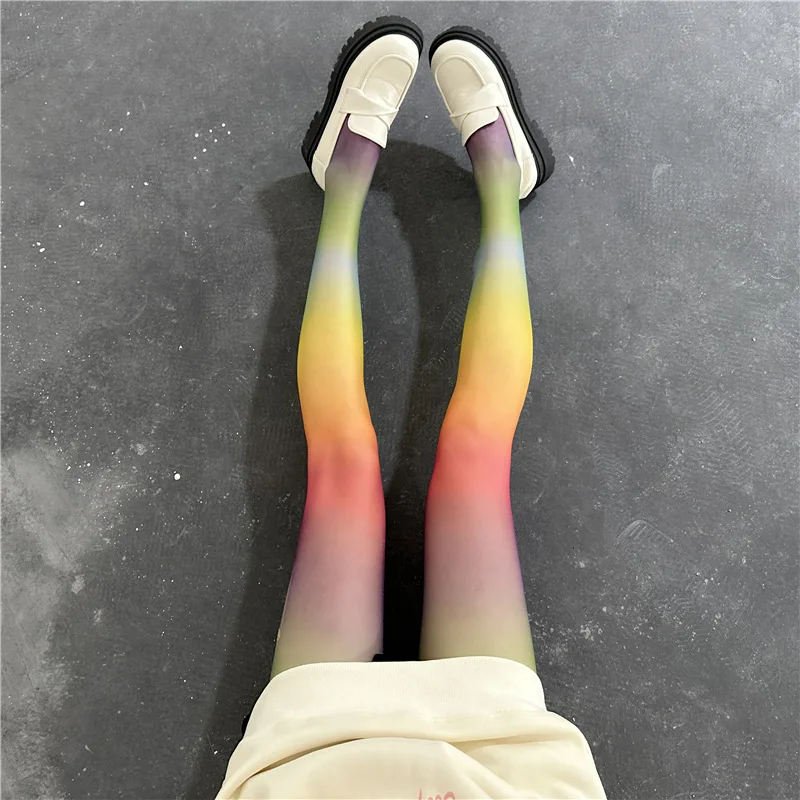 Рисунок 4 - Радужные колготки