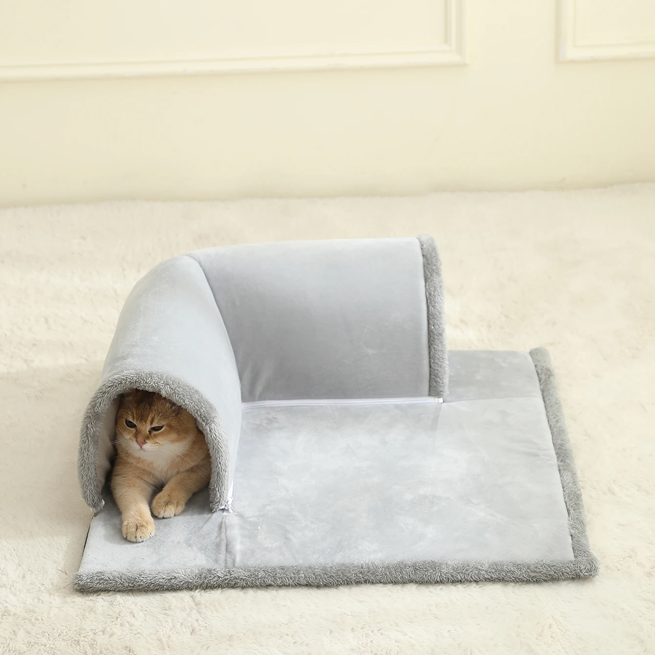 Cozy Cat Tunnel Bed for Indoor Cats – Multifunctional Activity Tunnel with Hanging Balls