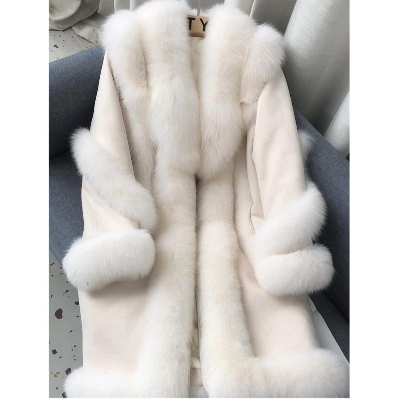 Рисунок 2 - Женская зимняя длинная куртка с лисьим мехом