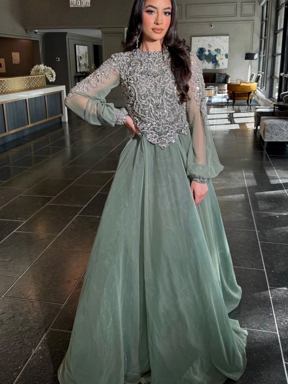 Рисунок 4 - Скромное платье с длинным рукавом