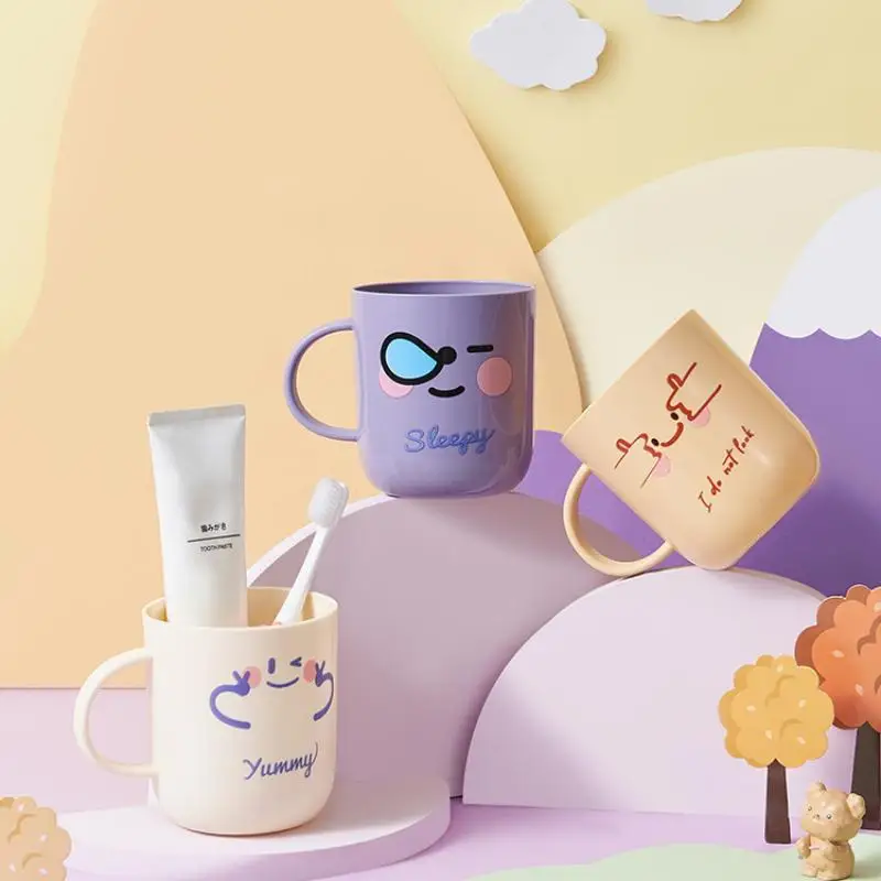 Glad tandborstmugg med ansikte för barn i badrummet_voghion.com