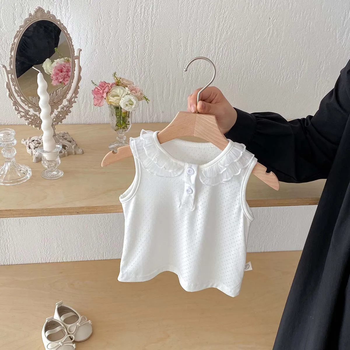 Description Picture 2 of itemGirl's Sleeveless Vest Top for Summer 2025, New Style with Air Mesh and Lace Collar T-shirt for Infants and Young Children