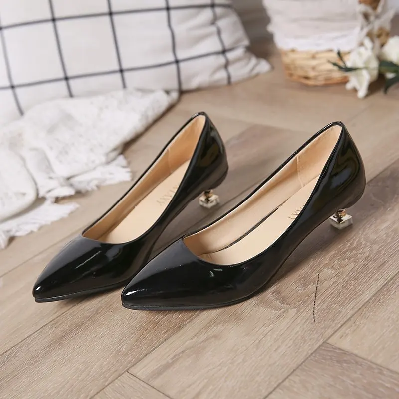 MACUBEZ – MIRANI Klassische Kitten Heels für zeitlose Eleganz 4 37896-1133ab.jpg