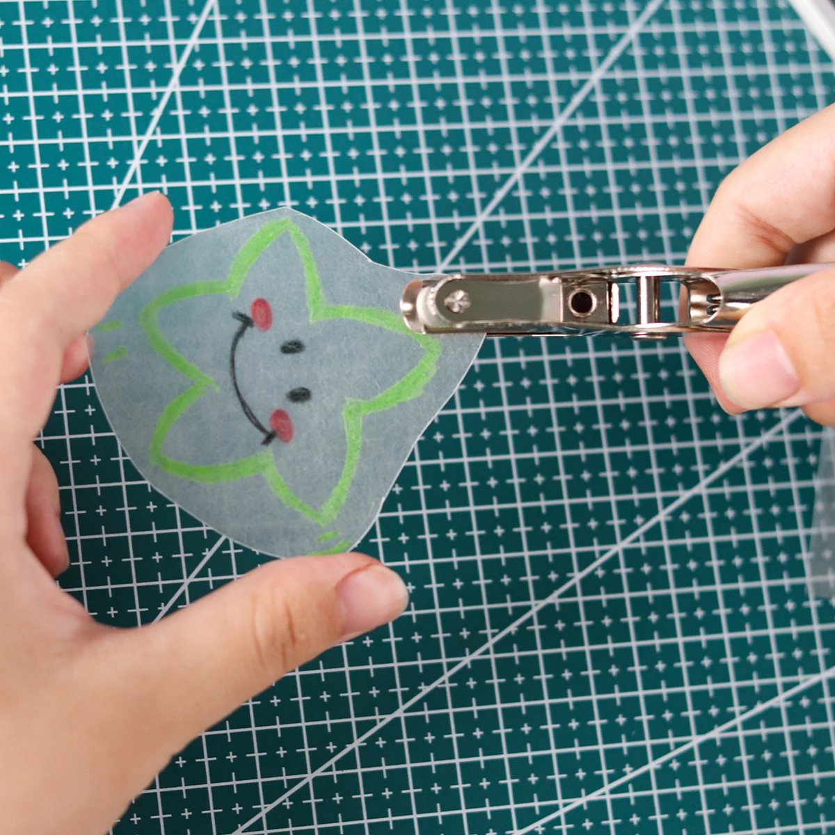 Shrink Plastic Sheets Heat Shrink Papers Metal Stamping Tool Paper Hole Punch Metal Punch Pliers For Heat Shrink Sheet Single Hole Puncher DIY Handmade Heat Shrinkable Sheet Tool 6mm Pore Diameter