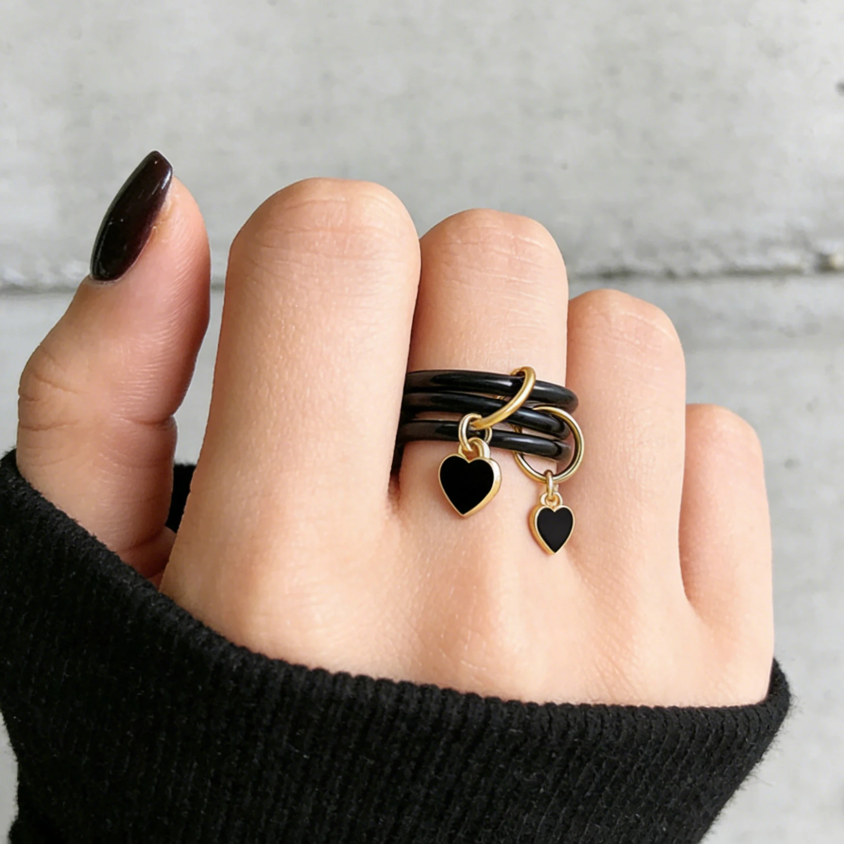INS Spinelli Kilcollin-Ringe aus Edelstahl, schwarze Herzanhänger für Damen, mehrschichtiger stapelbarer Ring, Modeschmuck – Detail 2