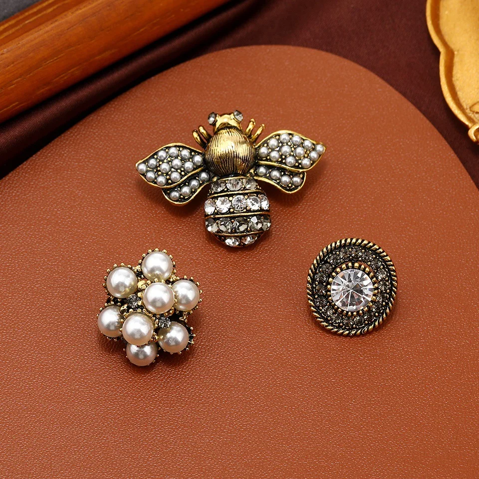 Broche De Costume Rétro Palace Pour Hommes, Épingle À Revers Croisée À  Pompon En Strass Vintage Avec Badge De Chaîne, Accessoires Bijoux De Luxe -  Broches - AliExpress