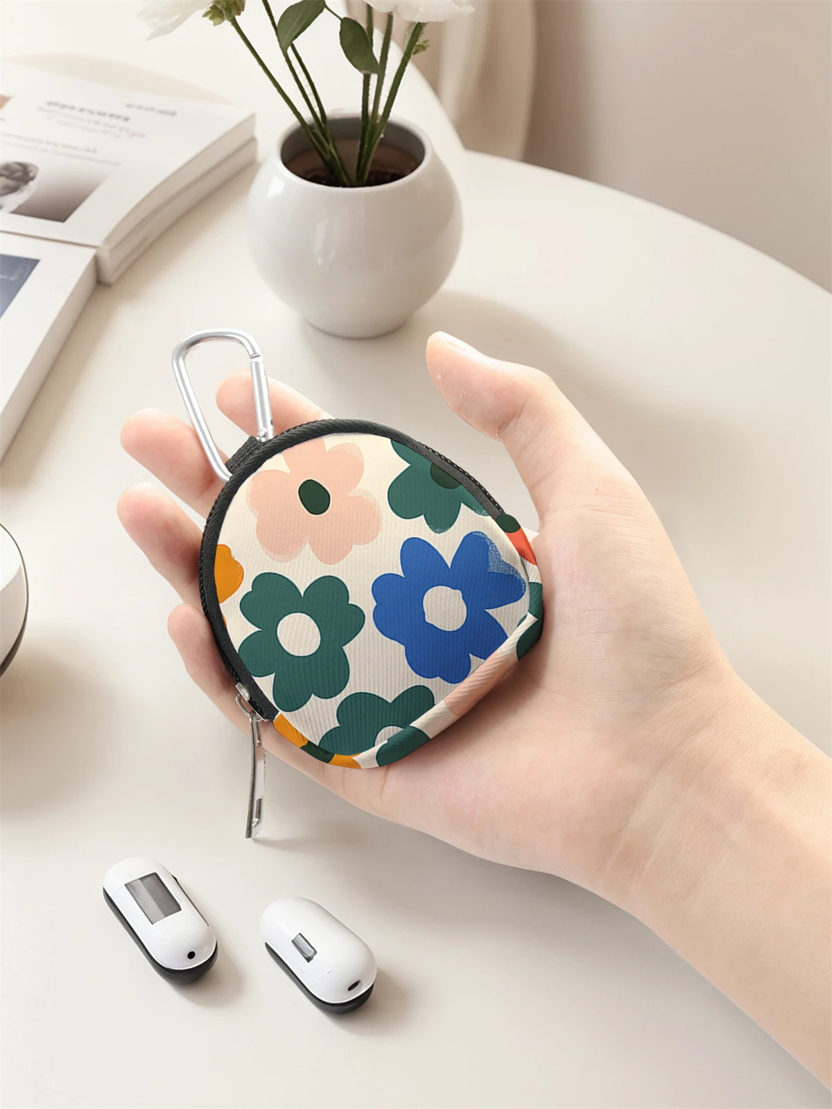 Flower pattern printed mini wallet, zipper change bag with hook clip, headphone key bag, suitable for men and women