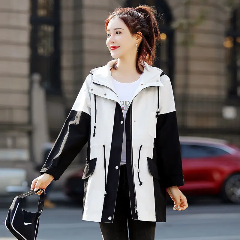 

Женская ветровка с капюшоном, на завязках