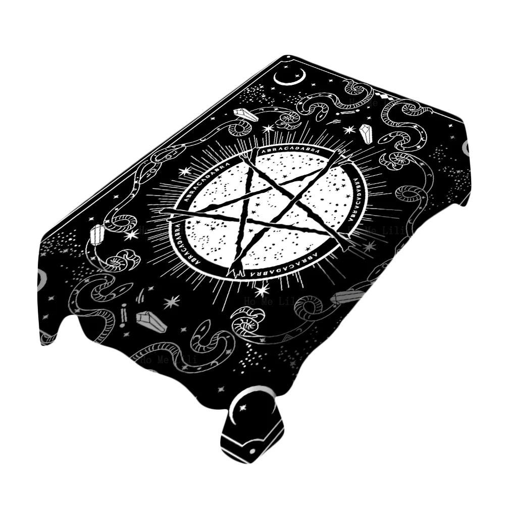 

Готическая скатерть с изображением ведьмы, Луны, звезд и змеи