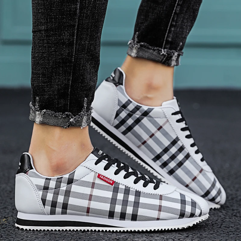 Brand Design 2026 New Men's Lightweight Non-slip Breathable Wear-resistant Running Sports Fashion Versatile Casual Shoes 5