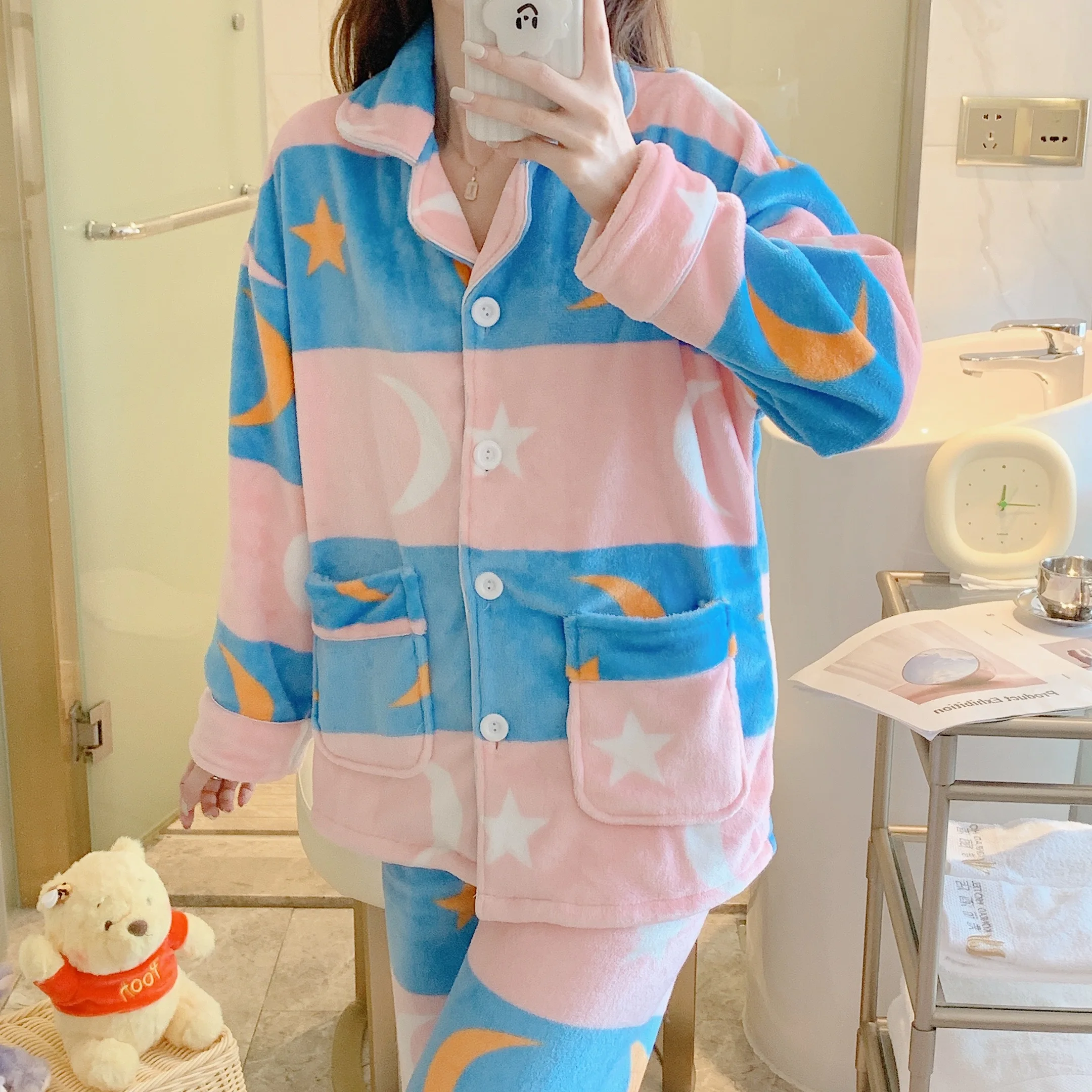 Evening dress flannel pajamas women's winter new cardigan button lapel print can be worn outside home wear coral velvet suit