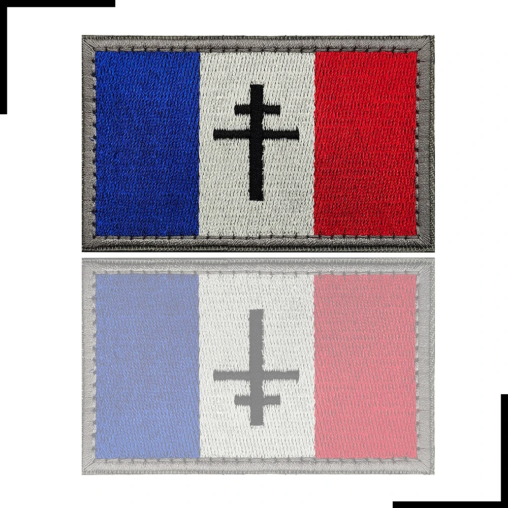 Pin's Carré 18mm Argenté Drapeau France Libre Croix de Lorraine