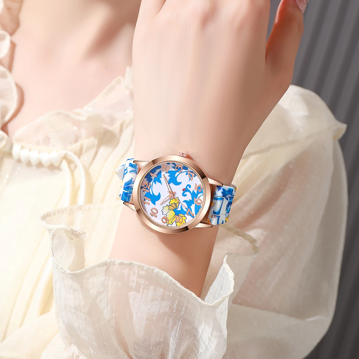 5PCs/Set Women's Silicone Printed Watch Fashion Casual Personalized With Floral Dial Classic Trendy Quartz Watch Combination Set 4