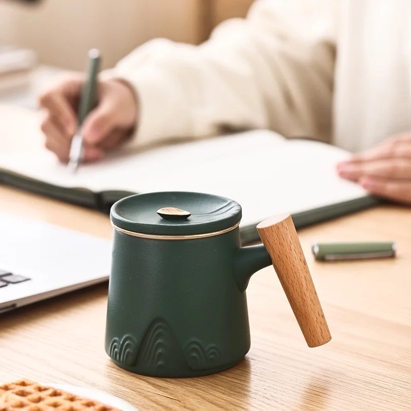 

1pc Creative High-end Mountain Carved Pattern Tea Mug Ceramic Home Portable Outdoor Home Office Including Cover Handle Filter
