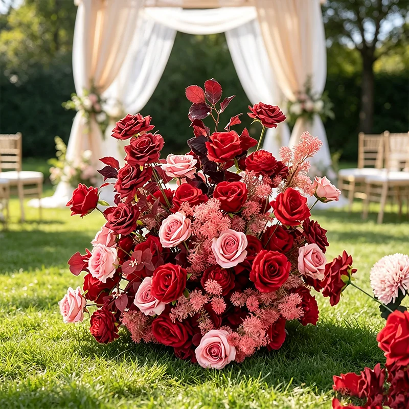 Rote und rosa Rosen, künstliche Blumenarrangements, Hochzeitstisch-Mittelstück, Blumenball für Outdoor-Rasenzeremonien, Party-Hintergrunddekoration