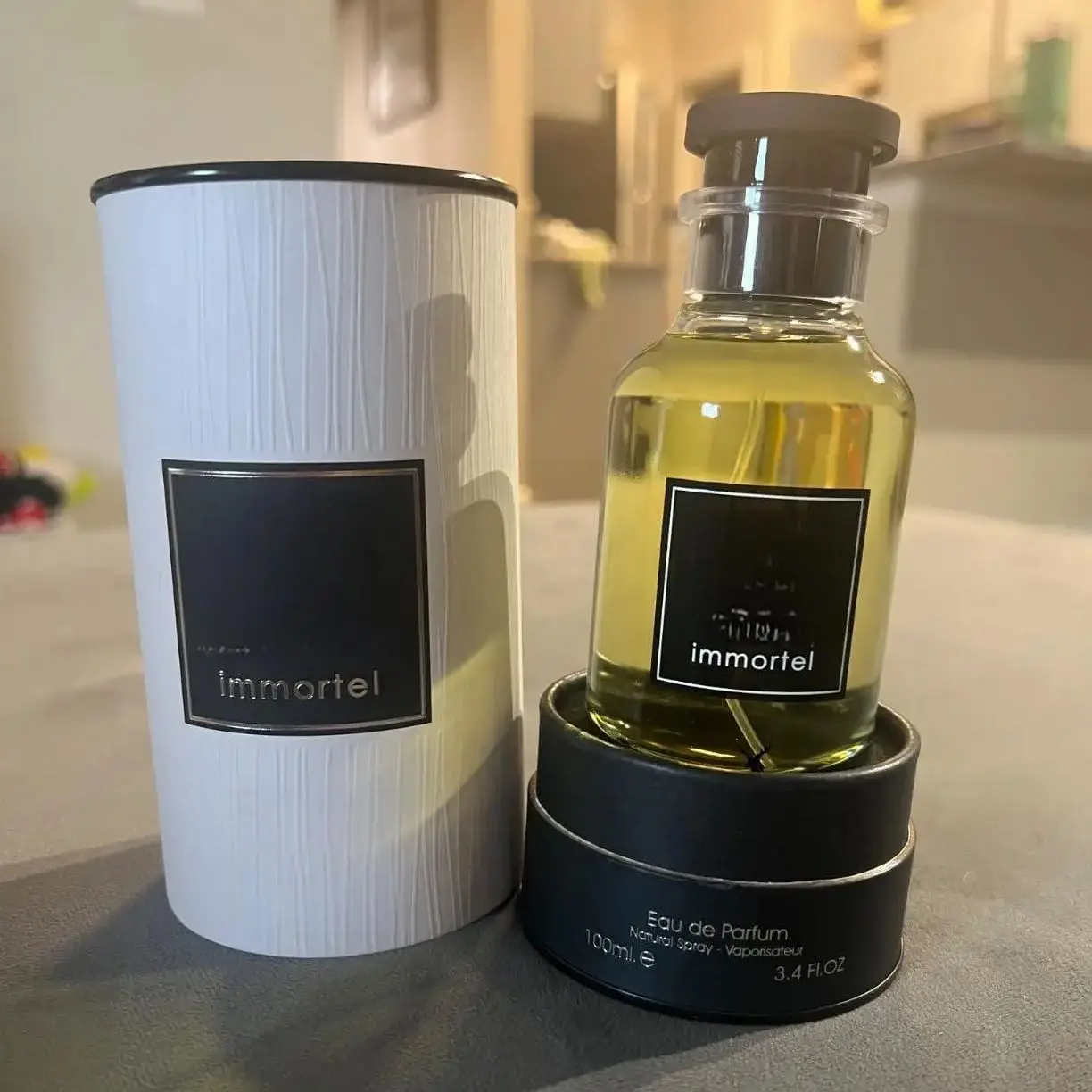 Eau de parfum unisex con note agrumate e legnose set profumi_voghion.com