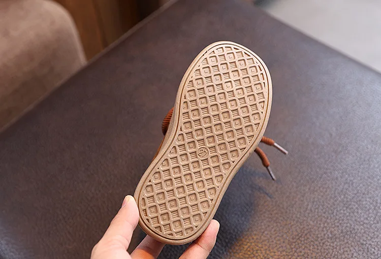 2026 Neue Modische Kinder-Freizeitschuhe Retro Weichsohlen-Kinderschuhe aus Leder Runde Zehenpartie Jungen Mädchen Flache Schuhe Klassischer Britischer Stil – Detail 17