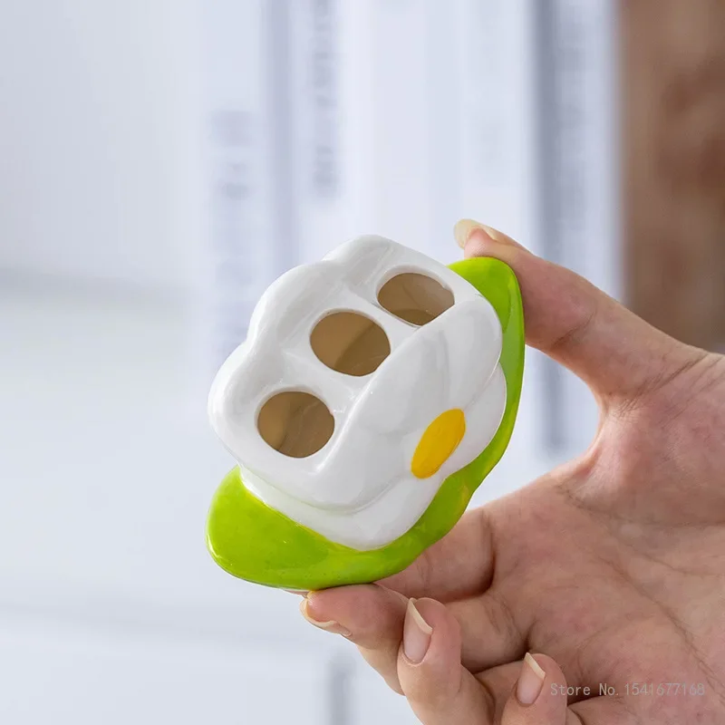 High Temperature Hand Painted FlowerShaped Penholder Creative Light Luxury Office Wash Table Bathroom Toothbrush Holder Home 1Pc