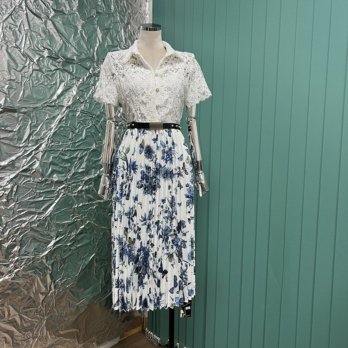 

Europe station spring and summer sweet water-soluble lace stitching pleated printed short-sleeved long dress with belt