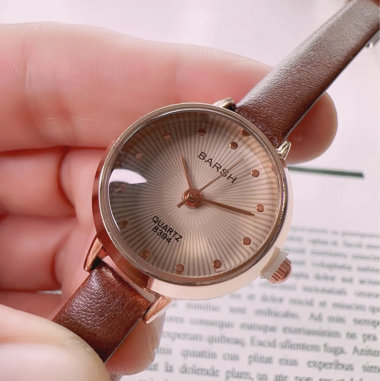 Women's retro small dial watch with simple temperament, belt quartz watch, women's watch