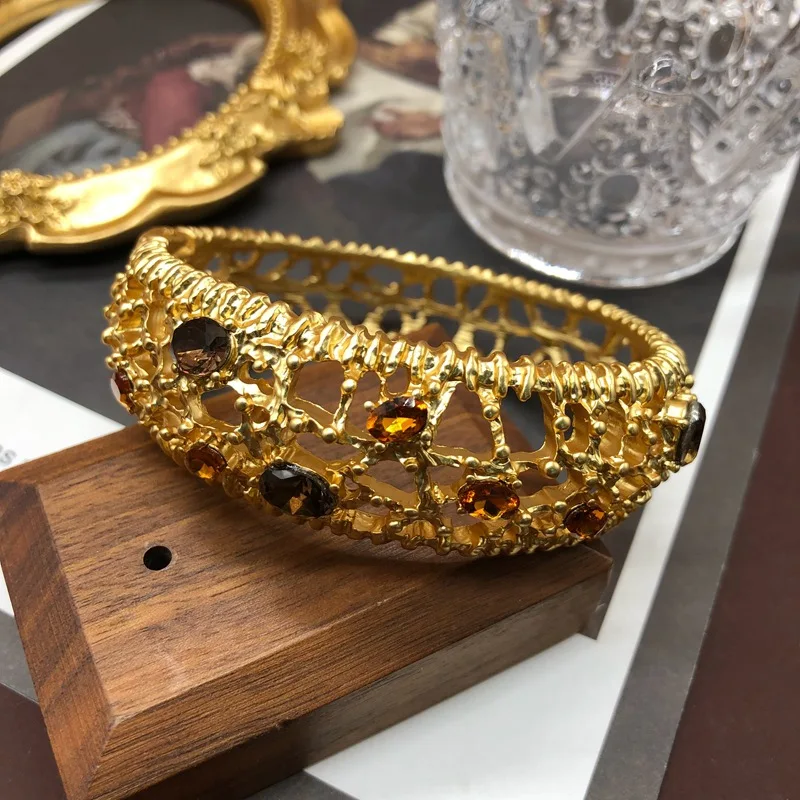 

Moroccan Arab Jewelry Set for Women Emerald Brown Cut Gemstone Spring Bracelet with Gold Plating Diamond Inlaid Glass Bracelet
