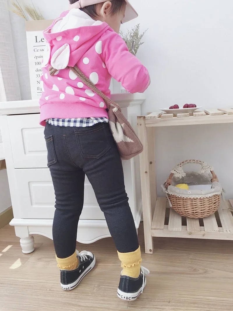 Neue Winter-Kinderjeans für Jungen und Mädchen, einfarbig, dünner Samt, elastischer Gürtel, elastische Denim-Hose für Kleinkinder, 1–6 Jahre – Detail 4