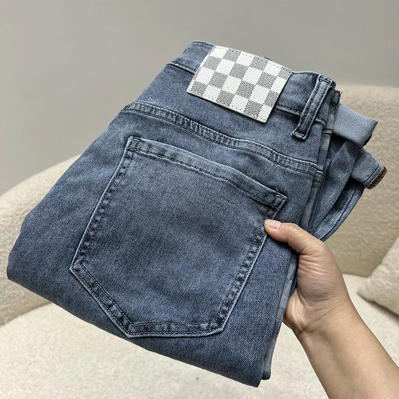 Рисунок 6 - Мужские джинсы с квадратным принтом