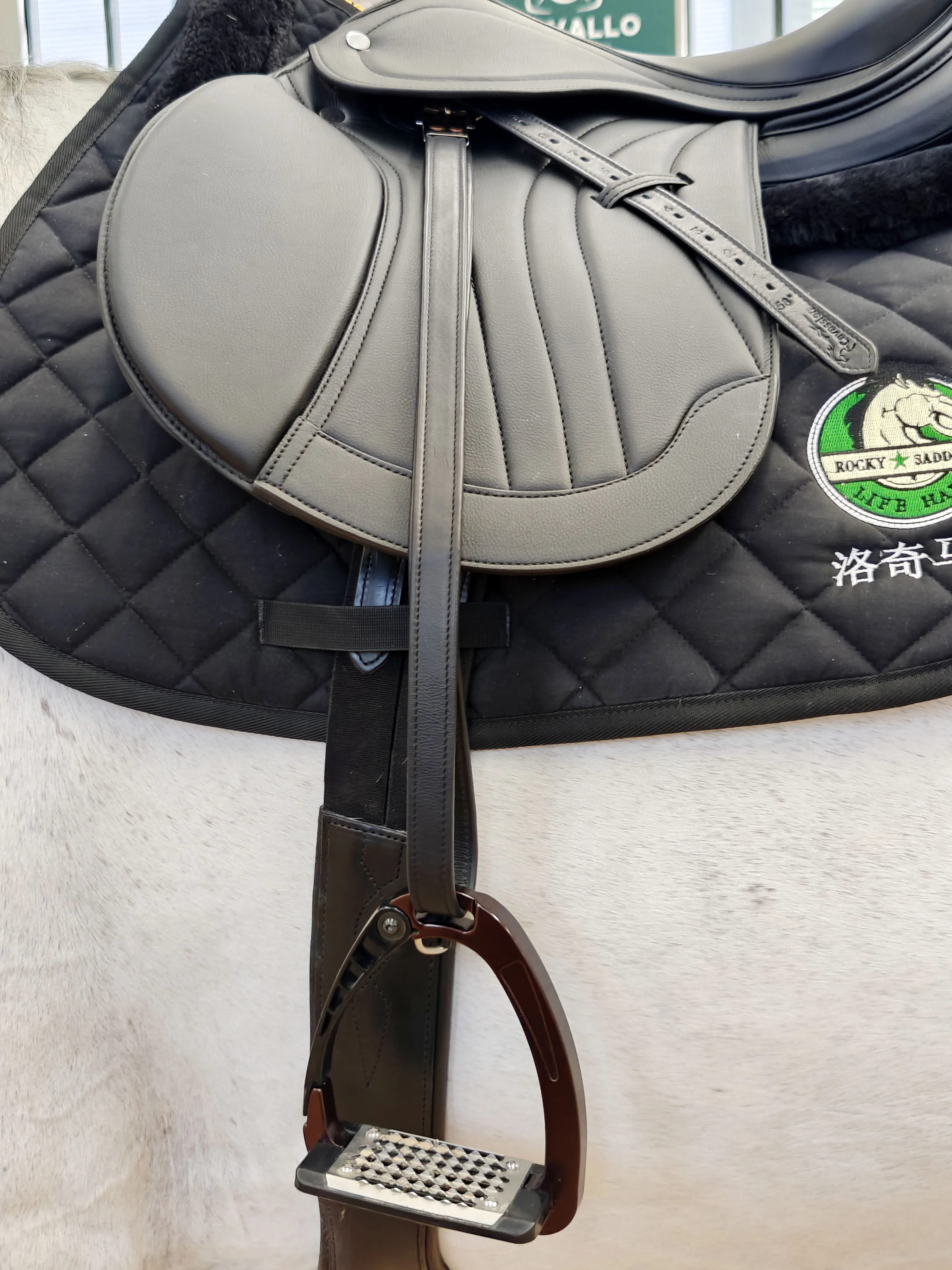 Cavassion good quality stirrup straps black color Cowhide strap ride horse light color equestrian equipments 2
